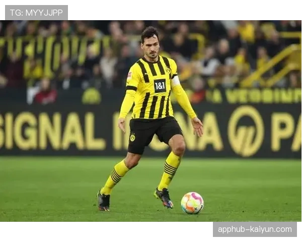 多特蒙德确认与34岁老将胡梅尔斯续约一年